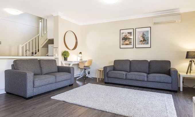 Subiaco Apartment | Smart three bedroom apartment with swimming pool & spa.