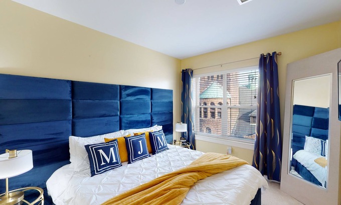 Malden Apartment | Smart TV Pool Full Kitchen 20min→Airport King