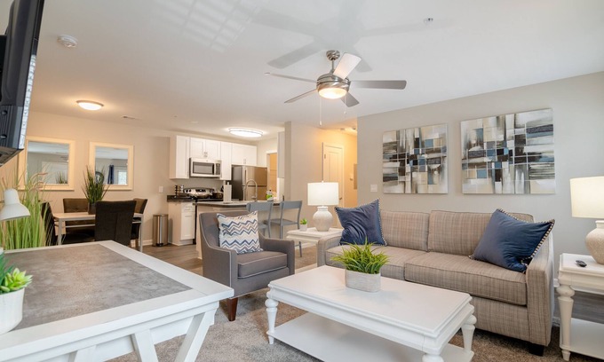 Arcadia Apartment | ✬Smart TV✬W/D✬FREE Parking✬20min→Airport✬Fast Wifi