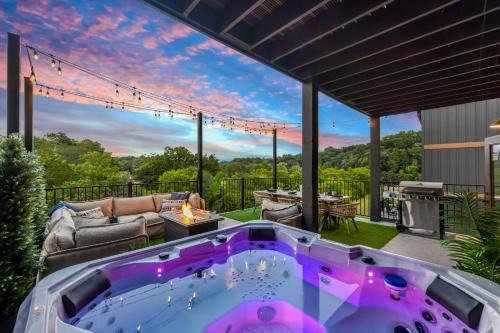 Sevierville House | Smith Creek Resort- 6 Bedroom 22 Guests - Indoor Pool - Resort Amenities