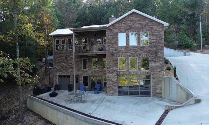 Jasper Cabin | Smith Lake Rentals & Sales - CANDY ON CLEAR CREEK - Long Term Rental Only
