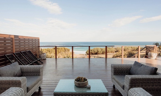 Smiths Beach House | Smiths Beach Phillip Island - right on the beach. Waikiki Beachfront.