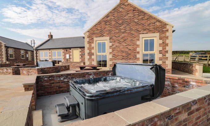 Embleton Cottage | SMITHY COTTAGE, family friendly, luxury holiday cottage in Embleton