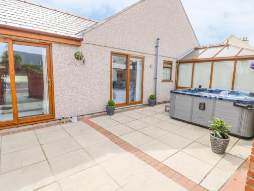 Cemaes Bay House | Smithy Cottage
