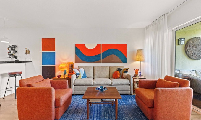 Twin Palms Condo | Smoketree Original: Contemporary Condo Next to Smoke Tree Shopping Center