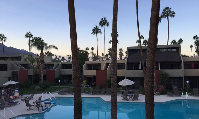 Twin Palms Condo | SmokeTree Raquet Club: Fantastic Views!
