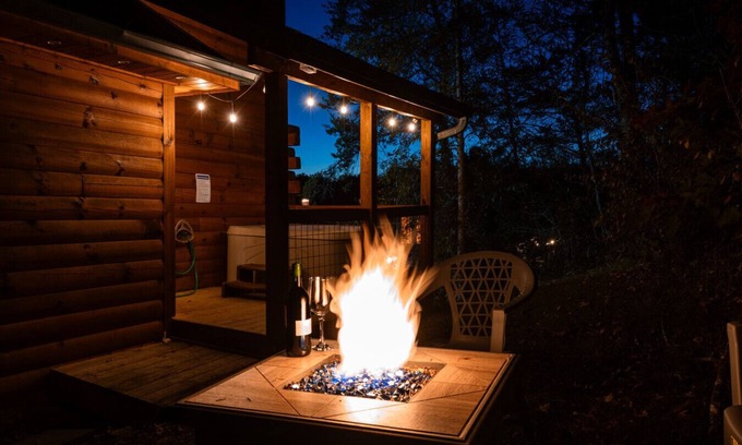 Sevierville Cabin | Smokies Couple Getaway