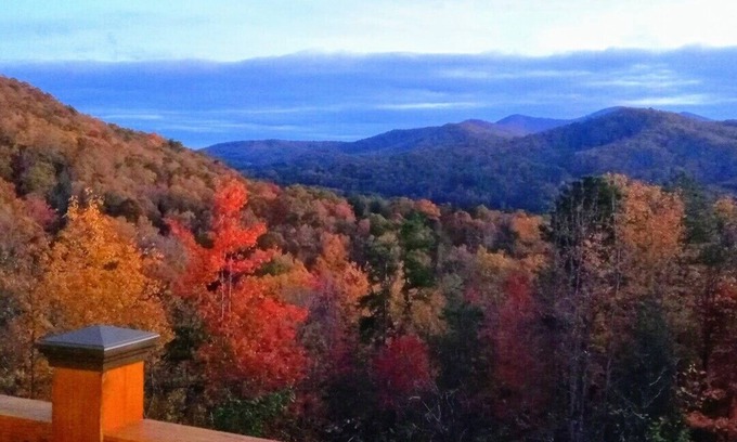Unaka Ski Chalet | Smokies View - private chalet with mountain views