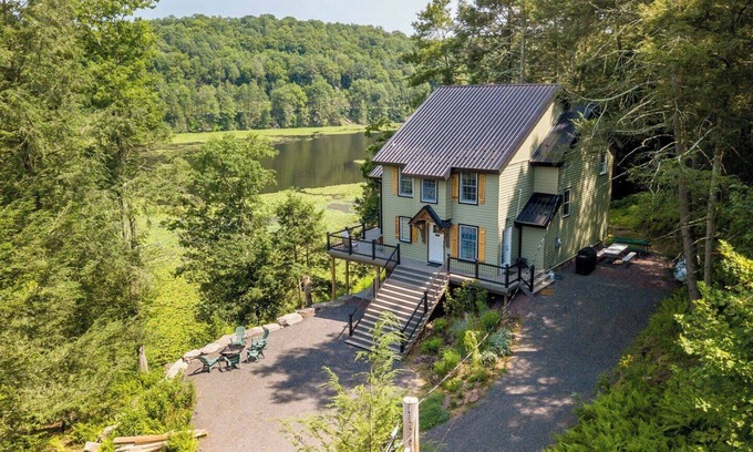 Lairdsville House | Smokin Beaver - Robin Vacation Rentals