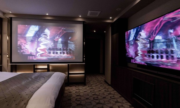 Hiroshima City Centre Hotel | Smoking King double room with latest karaoke wi/Hiroshima Hiroshima