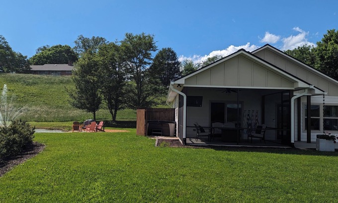 Hayesville House | Smoky Mountain Guesthouse: Mountain View & Walkable to Downtown Hayesville
