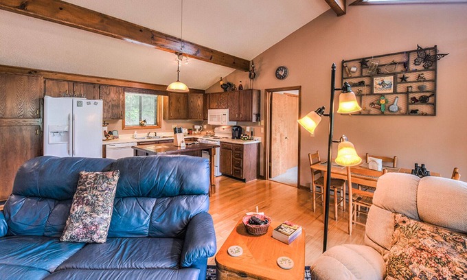 Valley Creek Run House | SMOKY MOUNTAIN HIDEAWAY-2 BEDROOM SLEEPS 7