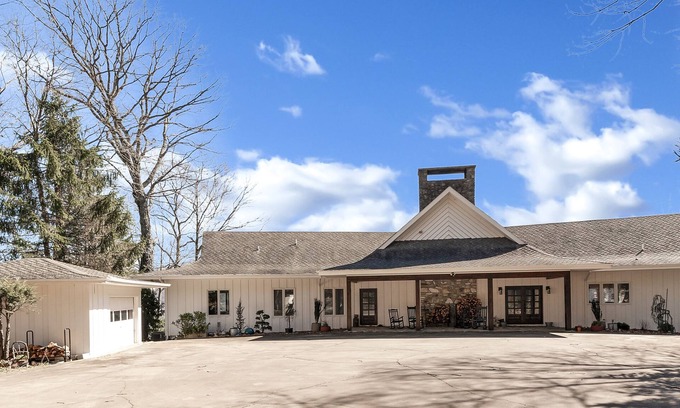 Waynesville House | Smoky Mountain Luxury Retreat