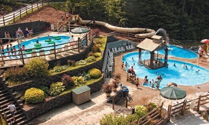 Jeffersonville Condo | Smuggler's Notch Resort in Vermont 2br suite, Friday check-in