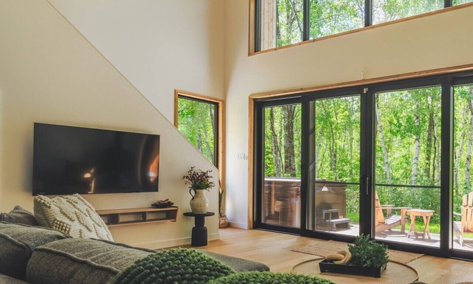 Mont-Tremblant Ski Chalet | Snohaus 9 - Scandinavian Mountain Chalet w Hot Tub