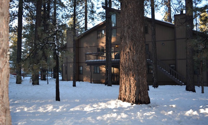 Summit Estates House | Snow Summit Getaway 3 Bedroom Apts by RedAwning