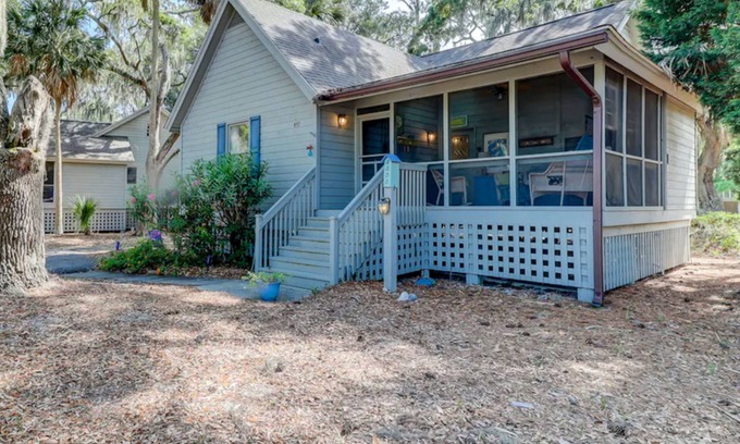 Ocean Ridge Cottage | Snowbird-friendly island cottage with fairway views, lanai, & AC - dogs welcome