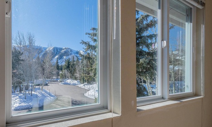 Mammoth Lakes Condo | Snowcreek #510 Phase IV
