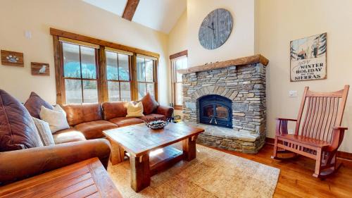 Mammoth Lakes Apartment | Snowcreek VI The Lodges #1167 condo