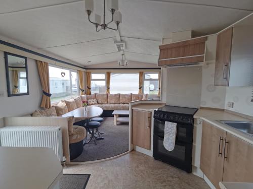 Llwyngwril Ski Chalet | Snowdonia Holiday Sea Beach and Mountains view