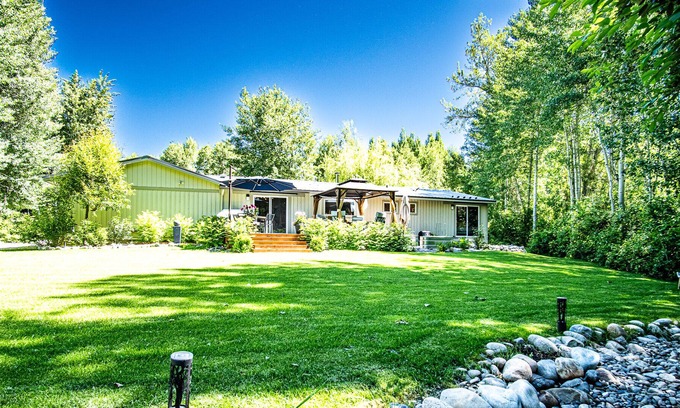 Hailey House | Snowfly on Big Wood - Sun Valley Flyfishing Haven