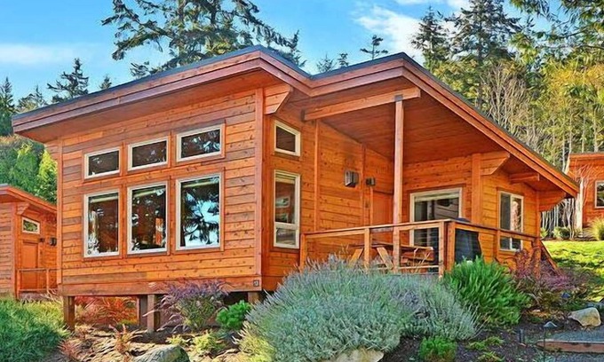 Friday Harbor Cabin | Snug Harbor Resort and Marina - Two Bedroom Water View Cabin, Queen Beds