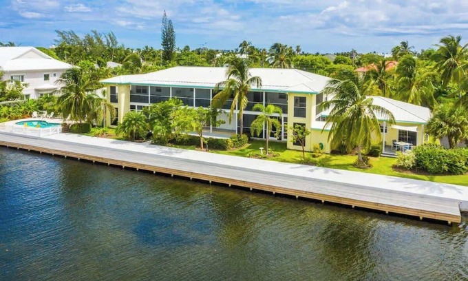 Seven Mile Beach Condo | Snug Harbour View #9 at 7 Mile Beach on Canal