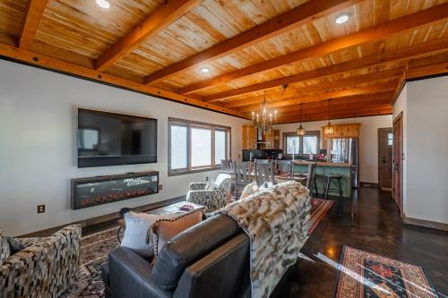 Livingston House | Soaring Eagle Guest Cabin