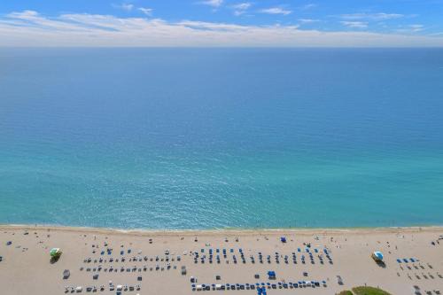 Flamingo/Lummus Apartment | SOBE MONARCH-WALK TO THE BEACH - OCEAN DRIVE GOOD TIME HOTEL AND ANGLER HOTEL ACROSS THE STREET
