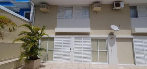 Guaratuba House | Sobrado aconchegante com Piscina Ar Condicionado 3 quartos a 150 metros do mar no Brejatuba