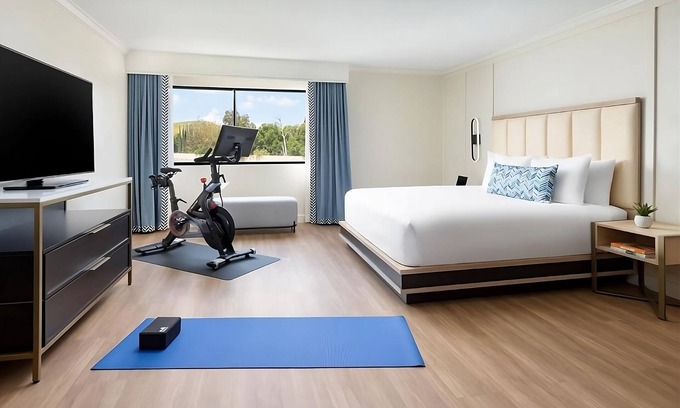 Calabasas House | SoCal Fit Room King, The Anza A Calabasas Hotel, Near Malibu Creek State Park