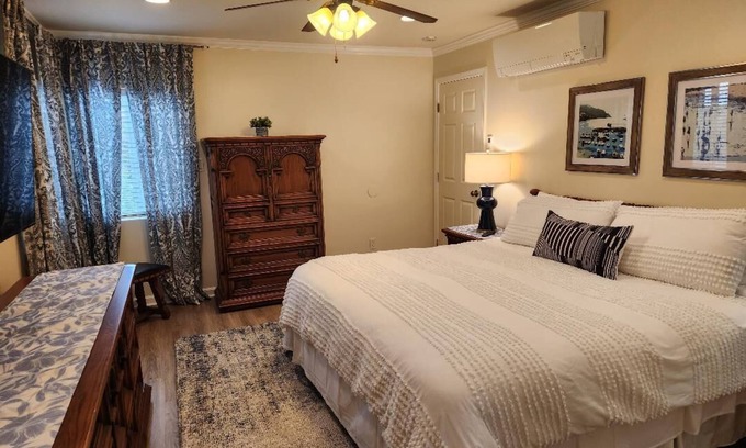 Downey Apartment | SoCal Stylish duplex