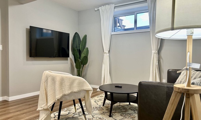 Calgary Apartment | Soft and Cozy Private Suite near Calgary Airport