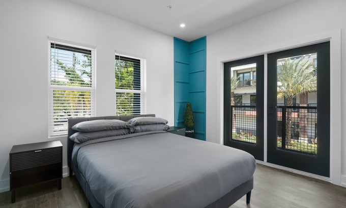 SoHo Apartment | SoHo/Hyde Park Luxury 1 BR Apt