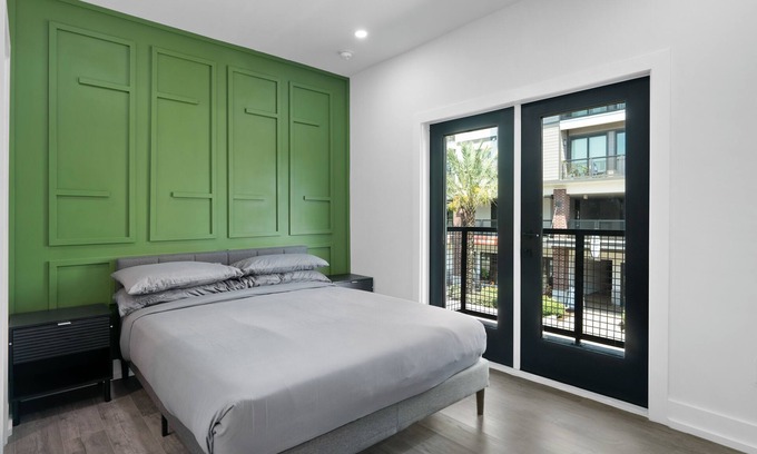 SoHo Apartment | SoHo/Hyde Park Luxury 1 BR Apt