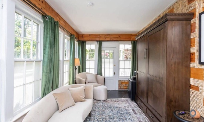 Luray House | Sojourn at The Legacy Inn First Floor- 3 Suites