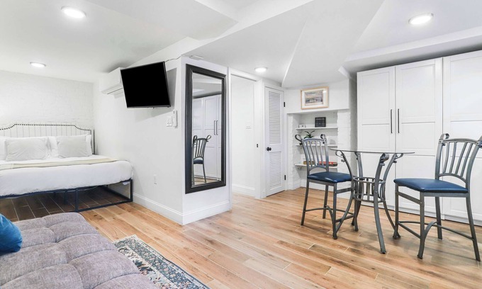 Capitol Hill Apartment | Sojourn Charming Lower Level Studio - Capitol Hill