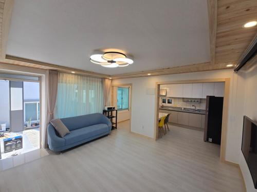Sokcho House | Sokcho Seorak Port Healing House 4 Rooms, 2 Beds Seorak Mt View