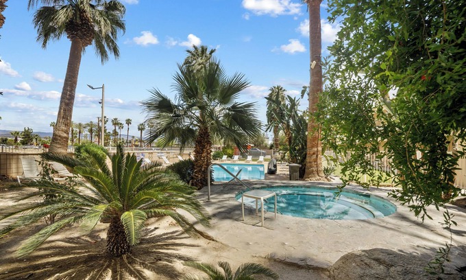 Cathedral City Hotel | Sol Springs Inn