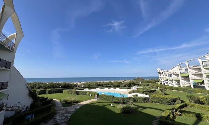 Le Couchant Apartment | Sol-y-Days Belles Plages, seafront with swimming pool