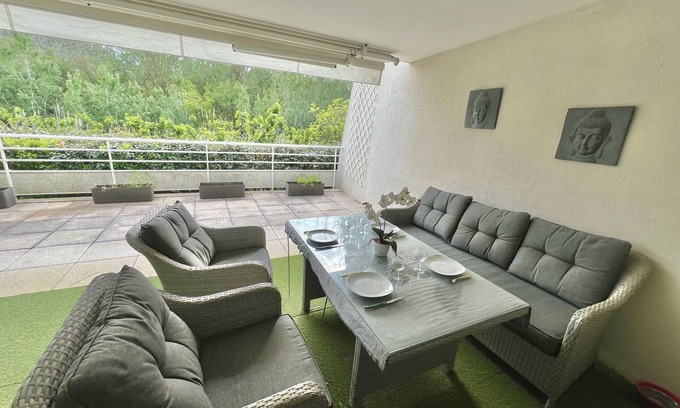 Le Couchant Apartment | Sol-y-Days Indigo, large luxury apartment close to the beaches