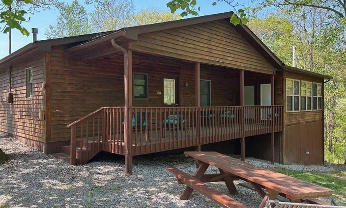 Eckerty Cabin | Solarium Cabin 16 with 4 Bedroom and 2 Bath on Patoka Lake in Southern Indiana