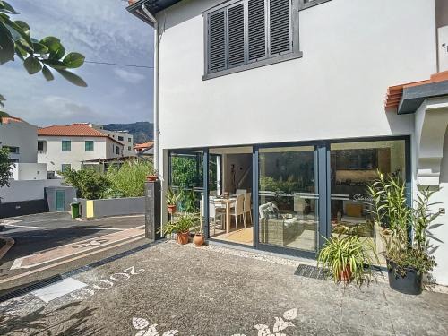 Machico House | Solarium Villa by Atlantic Holiday