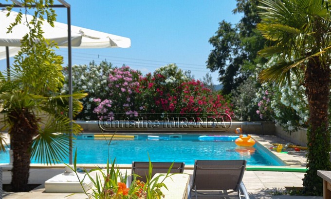 Valreas Cottage | SOLEIL COUCHANT, gîte in Provence heated pool