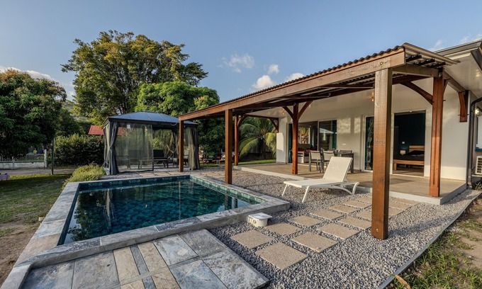 Case-Pilote House | Soleil Couchant π