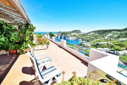 Le Forna House | SoleMarePonza Casa Laura Cala Feola