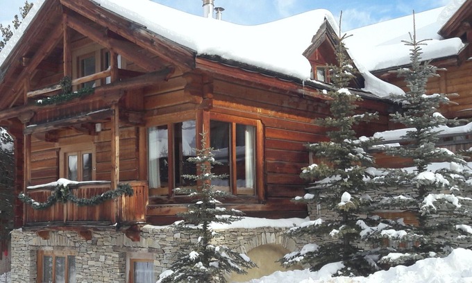 Les Claux Ski Chalet | Solid wood chalet, 135 m2 duplex, generous volumes, cosy atmosphere