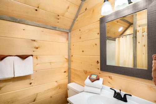 Pittman Center House | Solitude Studio by Stony Brook Cabins