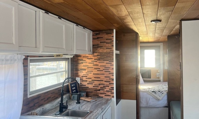 Sandusky Boat Rental | SoLSTAY Oasis at SoLSTAY