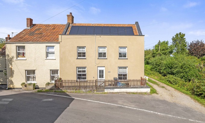 Highbridge House | Somerset Cosy Holiday Stay